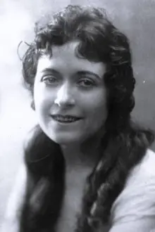 Mary Charleson como: Etta Lang