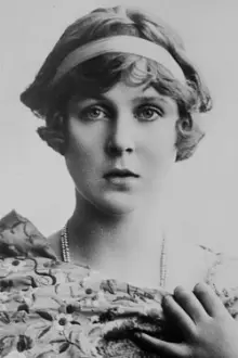 Diana Manners como: Lady Beatrice Fair