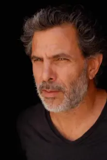 Juliano Mer-Khamis como: Antonio Valdez (as Juliano Mer)