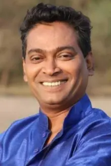 Pandharinath Kamble como: Dinesh Sathe