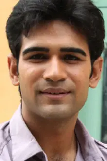 Kunal Bhatia como: Ambar Raghuvanshi