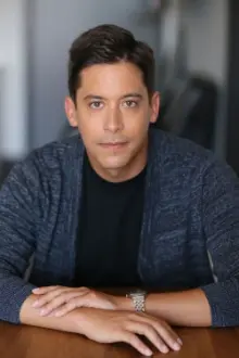 Michael J. Knowles como: 