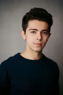 Ethan Zuchkan como: Connor / Joel