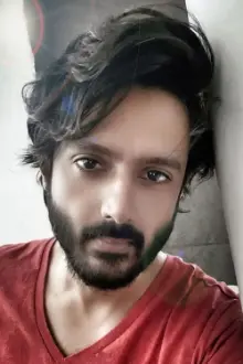 Dhruv Bhandari como: Yuvraj Jagirdar