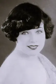 Dorothy Coburn como: Gorgeous Wrestler