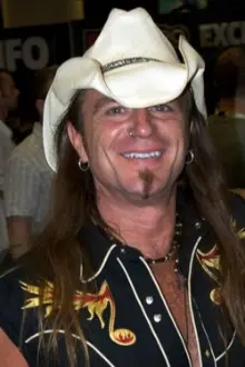 Scott McNeil como: Dinobot / Rattrap / Waspinator (voice)