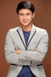 Paulo Angeles como: Emerson 'Emer' Igcasan