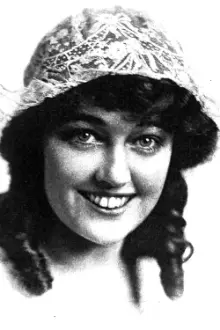 Betty Brown como: Mary Hardy