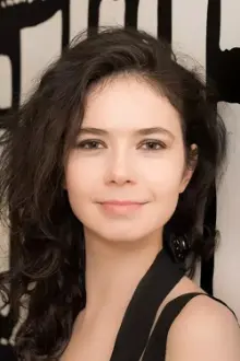 Alina Grigore como: Sasha Anghelescu