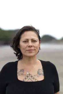 Anika Moa como: Aunty Anika