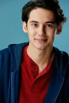 Aaron Vargas como: Juan