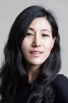 Lee Joo-young como: Myeong-hee