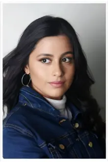 vaibhavi kapoor como: Sarah Junaid Khan