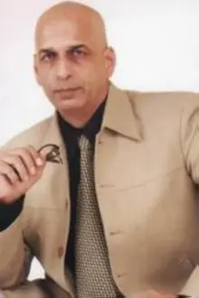 Saurabh Dubey como: Ashok Shrivastav