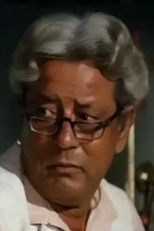 C.S. Dubey como: Banerjee