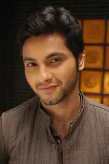 Mishal Raheja como: Viplav Tripathi