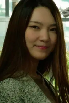 Han Ga-hee como: Kim Ji-yeong