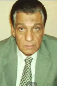 Ahmed Abdel Wareth como: Hussein