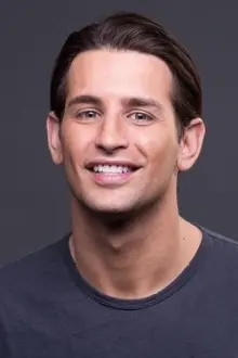 Ollie Locke como: 