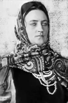 Olga Narbekova como: Matwejewna, his wife (as O. Narbekova)