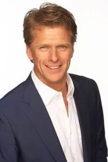 Andrew Castle como: Host