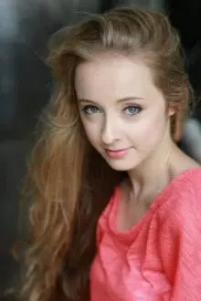 Jadie-Rose Hobson como: Rose