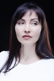 Tanya Shpadi como: Irina