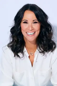 Andrea McLean como: Dr. Andrea Grey