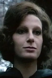 Geraldine Hooper como: Corinna