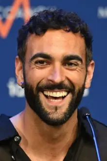 Marco Mengoni como: Ele mesmo