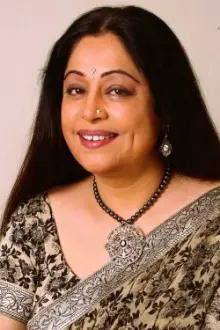 Kirron Kher como: Mrs. Dhillon