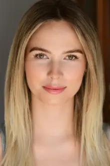 Piper Watts como: Lacy Thomas