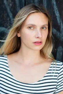 Nell Pietrzyk como: Andrea