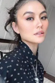 Agnez Mo como: Dini