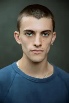 Jake Dunn como: Thomas Blancheford