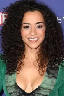 Nadja Benaissa como: Maria