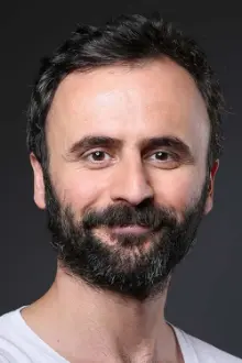 İlyas Özçakır como: Emin