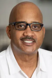 John Henton como: Overton Jones