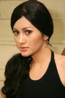 Nana Khairina como: Nyi Pelet