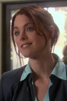 Johanna Watts como: Lt. Caroline Bradley