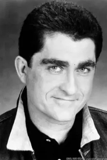 Mike MacDonald como: Rip