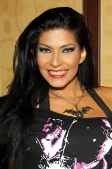 Shelly Martinez como: Ela mesma