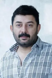 Arvind Swamy como: Bhaskar