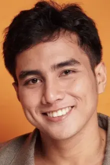 Mikhael Padua como: Janine's Boyfriend