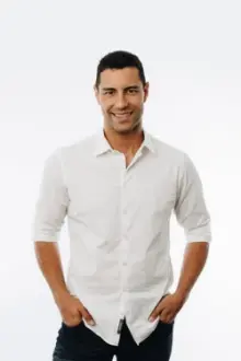 Ewan Strydom como: Presenter