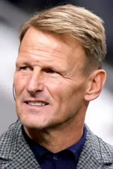 Teddy Sheringham como: Ele mesmo