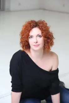 Nina Violić como: Wife