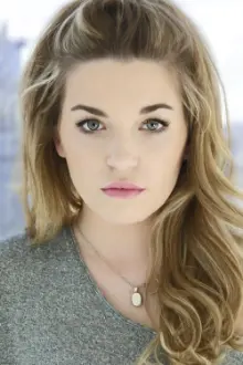 Carly McKillip como: Suzie