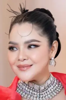 Apaporn Nakornsawan como: Lady Prawprew