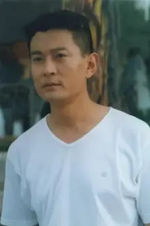 Tian Shaojun como: 男青工